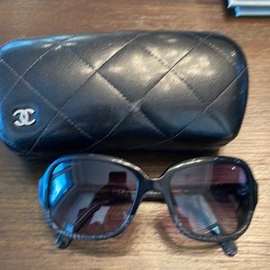 COPY - CHANEL SUNGLASSES, frame white stripes designs. Good condition.